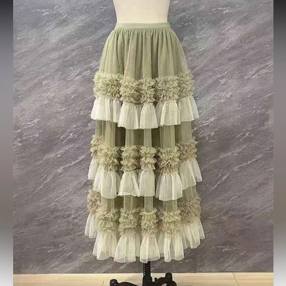 👒 PLUS Tulle Skirt 👒 - Picture 2 of 5